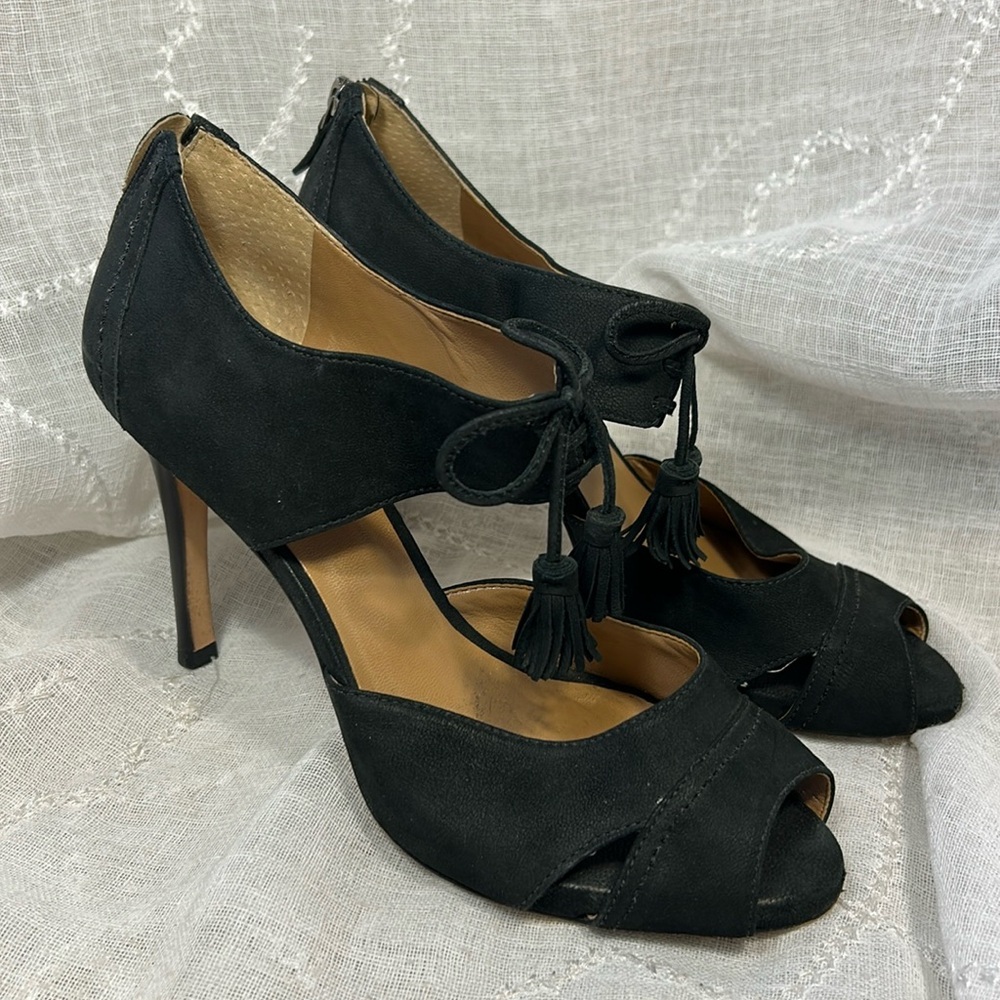 Talbots leather elegant heels with tussles